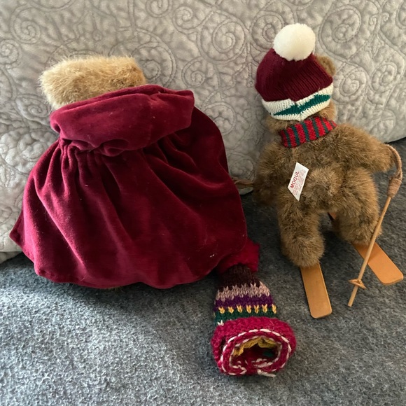2plush winter bears by Mogul. Removable clothes.Real wood skis/poles.NoSmoking - Picture 3 of 4